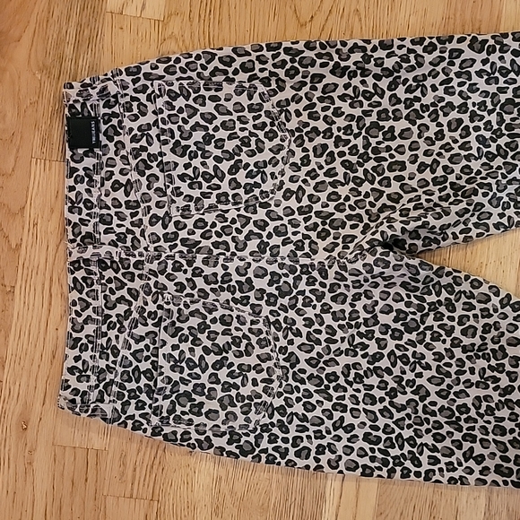YMI jeans leopard skinnies - Picture 3 of 10